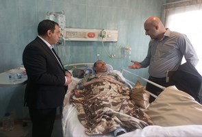 عیادت-سرپرست-شبکه-بهداشت-و-درمان-بوکان-از-یونس-کرمی-خبرنگار-باسابقه-شهرستان